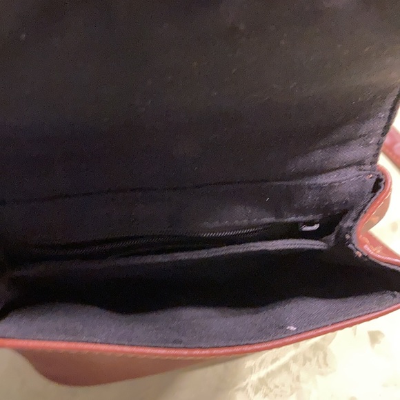 Liz Claiborne crossbody leather purse - Picture 5 of 7
